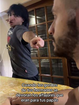 A post by @losariasbrothers on TikTok caption: Quien agarró? 😂 /Ig:losariasbrothers/ #humor #gracioso #divertido #hermanos #chocolates #alfajor #viralvideo #bros #fyp #paratii 