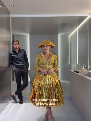 A post by @maluborgesm on TikTok caption: NEW LOOK Dior para BAILE DA VOGUE feito por GUSTAVO SILVESTRE #maluborges #tiktokfashion 