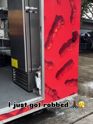 A post by @htxfoodplug_ on TikTok caption: I got robbed  yall 😮‍💨