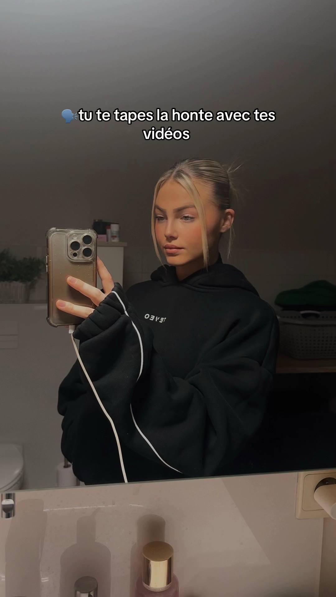A post by @_lilouvdb on TikTok caption: D’ailleurs, la nouvelle collection RI’VAIV est sortie !! 🤌🏼  Ainsi que de nouvelles couleurs pour la veste Teddy 🧸🤎 FONCEEZZ LES AMIS  @Teveo  #fitgirls #teveowomen #teveo #gym 