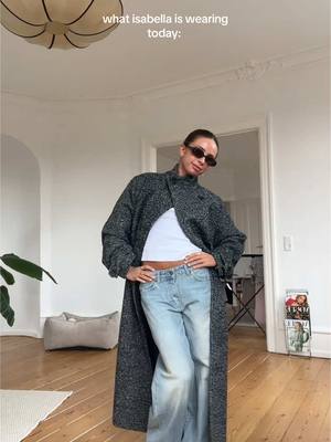 A post by @isabellasloewe on TikTok caption: Sunday fit <3