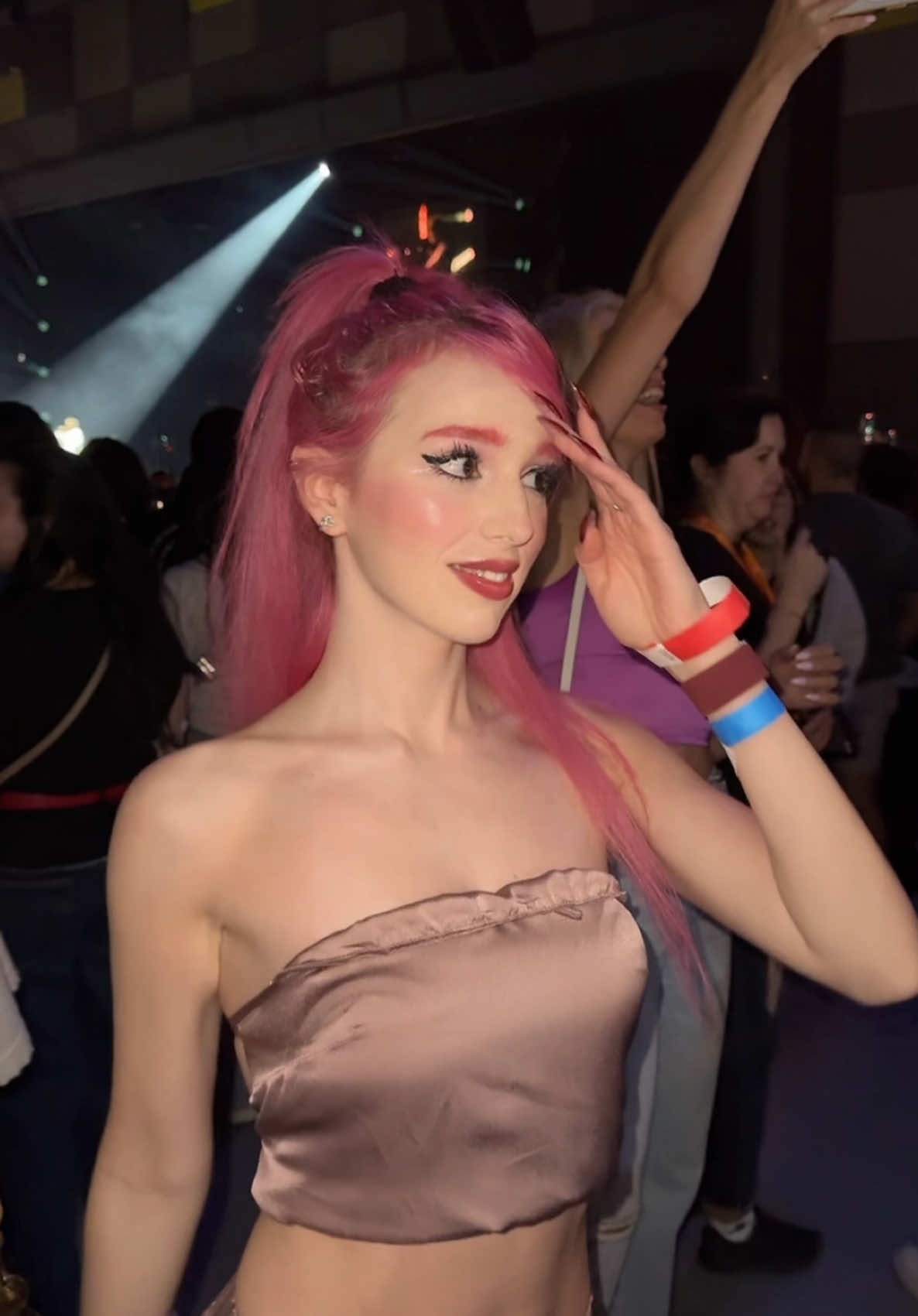 A post by @rivivichka on TikTok caption: Не рассказывайте ему, что забыла слова🤭