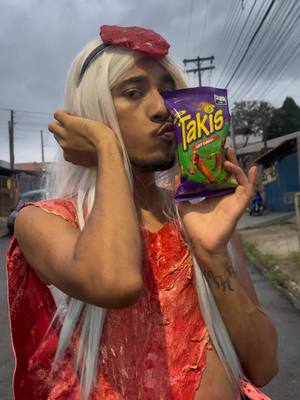 A post by @euviomar on TikTok caption: ESTÃO PRONTOS LITTLE MONSTERS PRA VIVER INTENSAMENTE?  A vida é bem melhor quando se vive no modo intenso!  @Takis Brasil 🔥