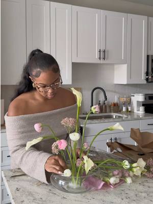 A post by @brooklynn_mullins on TikTok caption: Still Obsessing Over This Beautiful Ikebana Flower Arrangement I Made Yesterday! 🌸🤍 #ikebana #ikebanaflowerarangement #floraldesign #flowerarrangement #flowers #floral 