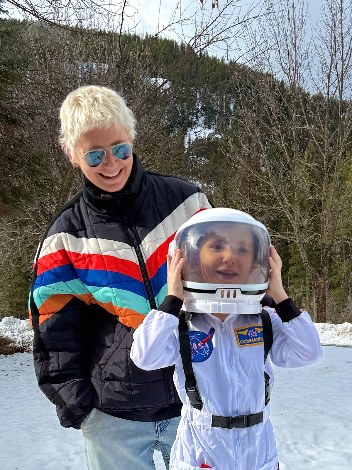 A post by @_elan__ on TikTok caption: Feliz cumpleaños cachorro, te amo con todo mi ser 🥹❤️🥳 🧑🏼‍🚀 🚀 🌎 