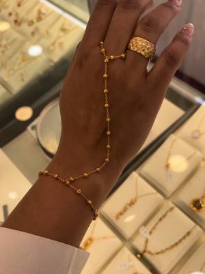 A post by @elu_38 on TikTok caption: Finally Got the viral hand chain.#viraltiktok#fyp#arab#gold#jewelry#goldlover 