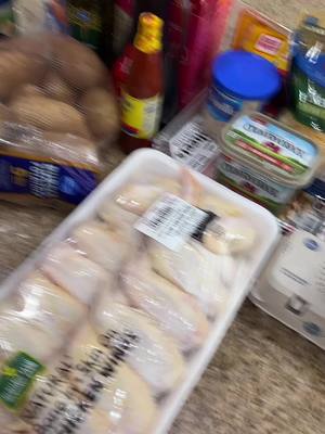 A post by @_bigivori on TikTok caption: HAPPY SUNDAY LETS MAKE BRUNCH😝🤏🏽 GHETTO COOKING FR💋🔥 *I promise ima be more active I been busy🙄 #brunch #fyp #viralvideo #cookingwithivori 