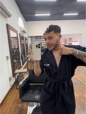 A post by @rivaldios10 on TikTok caption: Con este cambio de look se viene prime🐐 @tasukinho #rivaldios #futbol⚽️ 