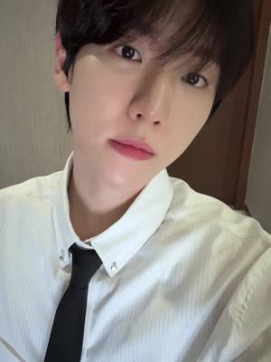 A post by @baekhyun_inb100 on TikTok caption: Pocket locket🔐🖤 #백현 #BAEKHYUN