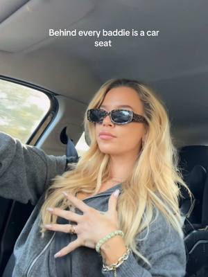 A post by @emskopf on TikTok caption: 🧚🤍 #emskopf #deutschland #momlife #mom #momtok #mommy #carpool 