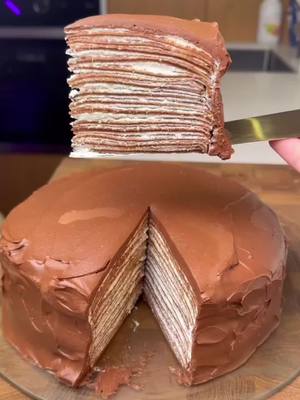 A post by @_kulinar_im on TikTok caption: Блинный торт с шоколадом🥞 Началась масленица, побалуйте себя и своих любимых этим тортиком - он так быстро и такой нееееежный 🤤 Скушаете за пару кружек чая) На тесто берите: Яйца 3 шт Сахар 100г Соль 1 ч.л Молоко 500мл Какао 2 ст.л (25г) Мука 200г Масло растит 5 ст.л Сода 0,5 ч.л На крем: Сливки 33% Сахарная пудра по вкусу На глазурь : Сметана 4-5 ст.л Какао 2 ст.л Сахар 2 ст.л Масло слив 30 г По рецепту, все ингредиенты, как на видео, смешать, дать замесу постоять 20 минут, если немного разбух, то можно добавить молока, жарим на хорошо разогретой сковороде, и главное поглядывайте, чтоб не сгорело, жарятся  блинчики быстро. По поводу глазури, растапливайте все на среднем огне до однородности, глазурь остывает очень быстро, полейте сверху, и дайте торту пропитаться, я оставил на ночь, но думаю, что пару часов хватит, приятного аппетита😜 . . . . . . #готовимдома #едарецепт #кчаю #тортик #блины #блинчики #блинныйторт 