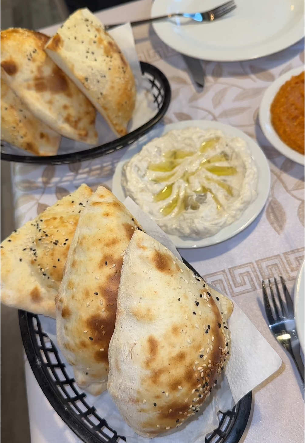 A post by @meriam_bilal on TikTok caption: #إيفار باش أحلا متابعيني #اكسبلور #لايك #متابعة #for #foryou #fypシ 