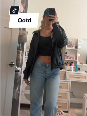 A post by @sydneyy_nicole on TikTok caption: FT my fav low rise jeans #lowrisejeans #lowrisebaggyjeans #jeans #casualoutfits #comfyoutfits #hockeygameoutfit #sportsoutfit #gamedayoutfit #OOTD 