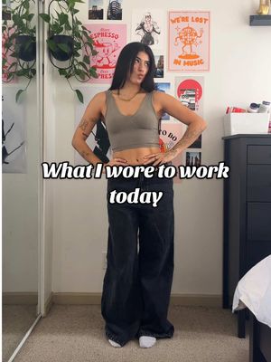 A post by @sarah_kohh on TikTok caption: Todays outfit of the day #OOTD #fitcheck #grwm #getdressedwithme #outfitideas #outfitinspo #fashiontiktok #styling #lookbook #womanstyle  @adidas @Gymshark @UGG® @abercrombie 