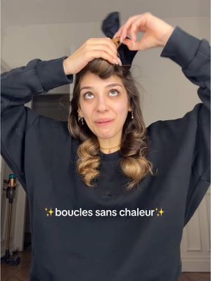 A post by @lilyslilah on TikTok caption: Réponse à @sarah ♾ je vais pas m’en remettre je suis encore choquée !!!! #bouclesanschaleur #heatlesscurls  #sockscurls #boucleschaussettes 