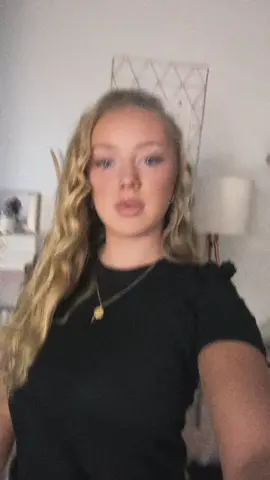 A post by @delinda__ on TikTok caption: #pourtoii 