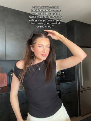 A post by @kaylinmally on TikTok caption: easy summer glow up guide #GlowUp #wellness #snatched #beepollen #beepollenbenefits #summerglowup 