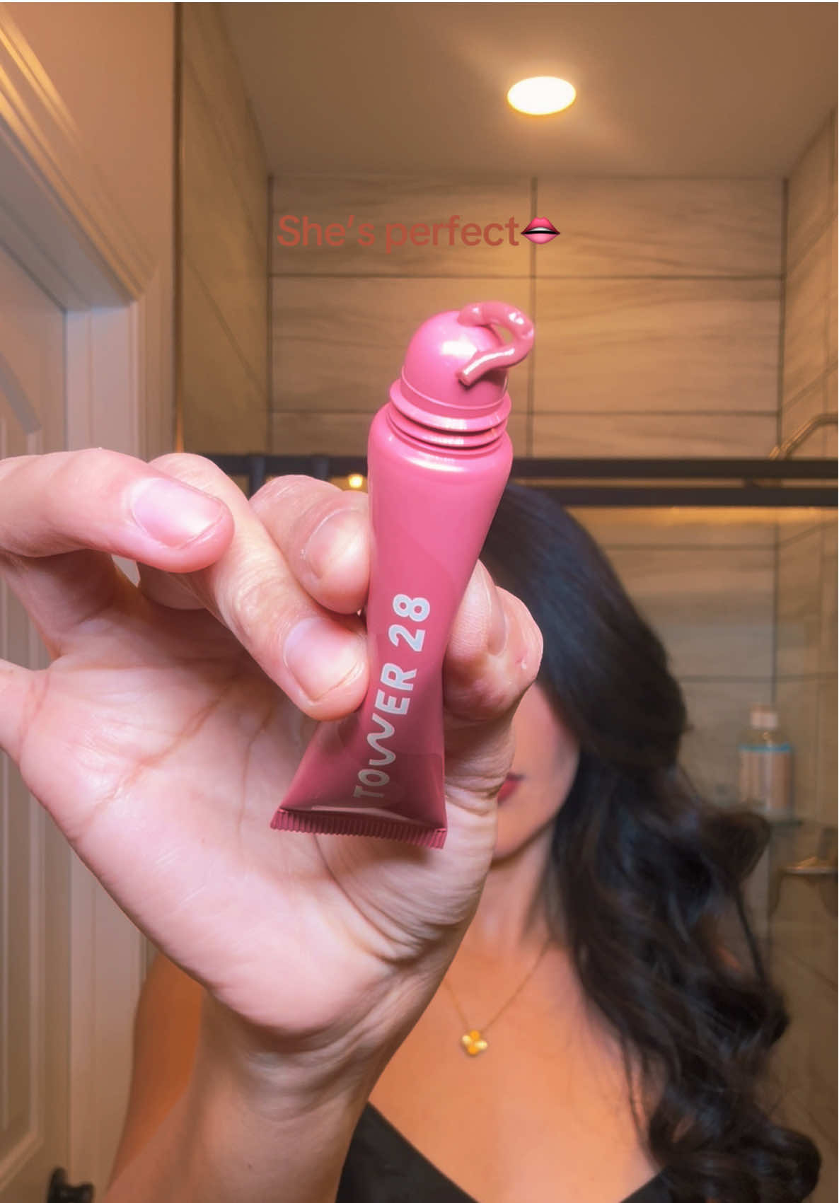 A post by @vraamosmakeup on TikTok caption: Oh I love her❤️‍🔥❤️‍🔥 @Makeup Revolution @Tower 28 Beauty #lipcombo #lipcombotutorial #pinklips #lipbalm #latinamakeup 