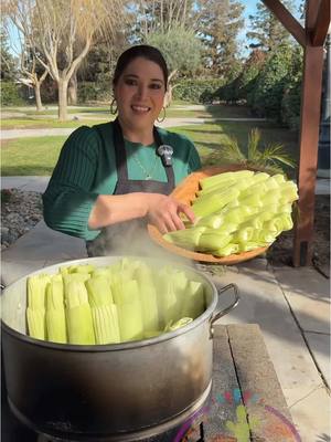 A post by @anaraquelhz on TikTok caption: Uchepos y atole de elote, acompañados de un rico chile de tomatillo!!😋😋❤️🪵🔥🫔🌽🌽🌽🌶️ (video completo en mi canal de youtube Cocinando Con Raquel)#parati #fyp #cocinandoconraquel #uchepos 