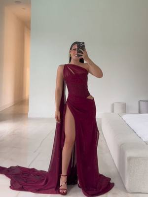 A post by @zhamirazambranomusic on TikTok caption: les debía este mini vlog de los premios🍇  @Bloom Nutrition #bloompartner 