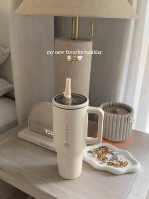 A post by @youkywu on TikTok caption: as a neutral girly, this cream color is absolute perfection 🤍💫 #tumbler #hydrojug #viraltumbler #leakproof #hydrojugtraveler #neutralaesthetic #fyp #fypシ #foryou #trending @HYDROJUG 