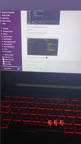 A post by @ on TikTok caption: No me puedo enojar porque he sido ambos perfectamente ._. #backendwebdeveloper #frontendwebdeveloper 