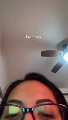 A post by @ on TikTok caption: Alguien más con problemas de espalda baja 😭😭😭 pasen tips  #developerproblem #saddevelopment😣 