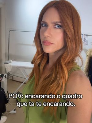 A post by @gioewbank on TikTok caption: Encarando o quadro que tá me encarando 😂 #pov #fyp #comedia 