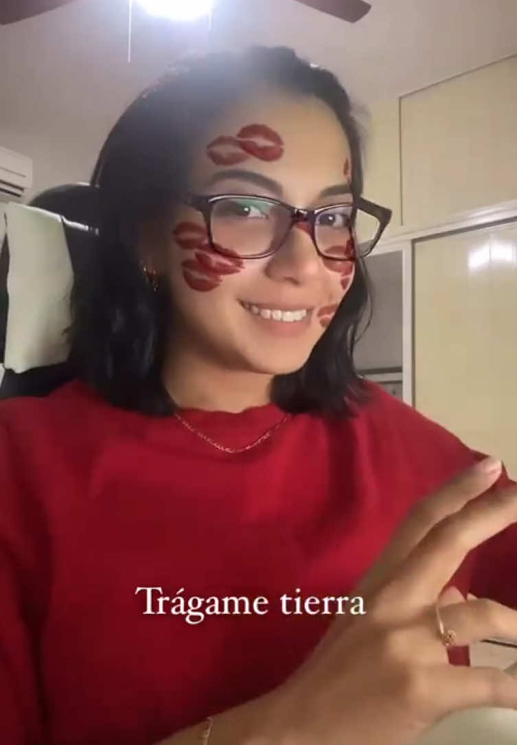 A post by @ on TikTok caption: Hace unos añitos en mis primeros proyectos JAJAJ #devissues 