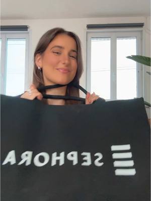 A post by @apolline_guer on TikTok caption: toujours aussi gâtée 🥺 @sephora 🩷 - produits offerts - 