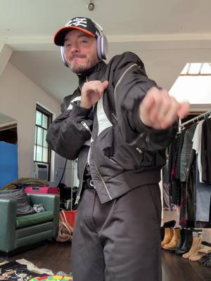 A post by @jbalvin on TikTok caption: Que trend mas PEGADO !! Toco hacerlo 😆😆😆 AZUL legooooo