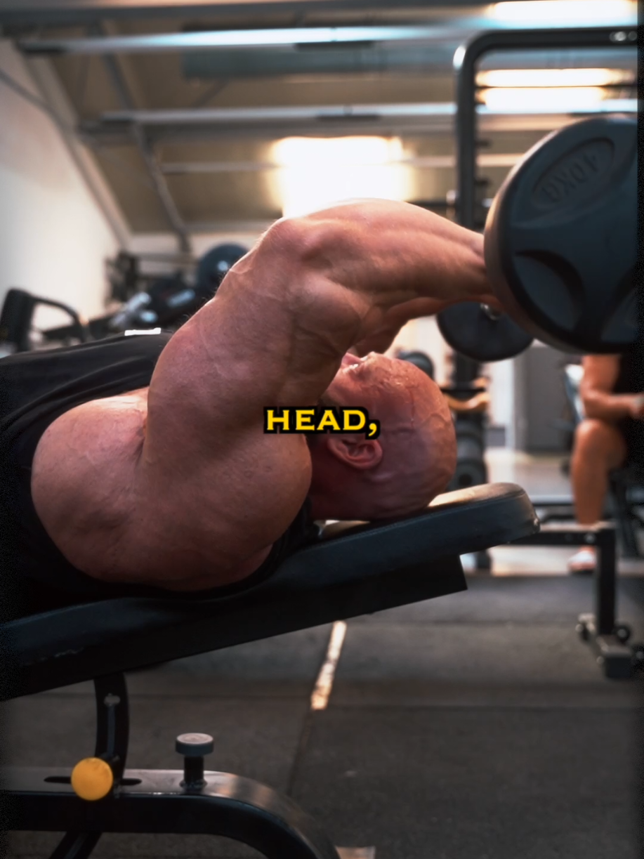 A post by @petarklancir on TikTok caption: French press 👉 basic #tricep excercise 🔥 Which variation do you prefer? 👇 --------------------------------- #tricepsworkout #frenchpress #gym #gymworkout #bodybuilding #musclebuilding #powerbuilding