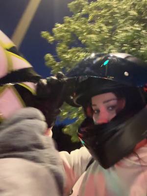 A post by @gloriaaf02 on TikTok caption: #kawasakiz800 #couplegoals #parati #CapCutAmor #kawasaki #z800 #agv 
