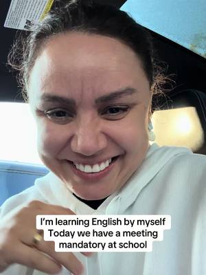 A post by @_mari_gomes__ on TikTok caption: #learningenglish #usa #americanenglish #fy #fypviralシ゚ 