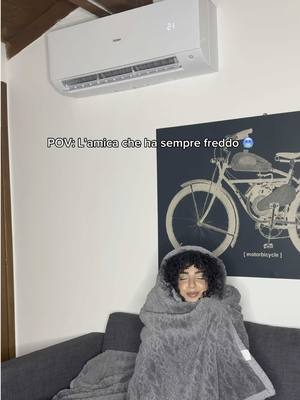 A post by @chaimaacherbal on TikTok caption: Tagga quell’amica freddolosa! 🥶 Una tazza di cioccolata calda, Expert in pompa di calore di @Haier A/C Italy acceso, il divano e un bel K-Drama… cosa c’è di meglio? Per Basma, niente. Sempre a vivere la sua vita in totale relax sta ragazza! 😂 #haiercondizionatori #haierexpert #efficienzaenergetica #adv 