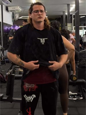 A post by @thewick on TikTok caption: Aquí no nos apagamos 💪🏻 #fyp #parati #paratitiktok #fitness 