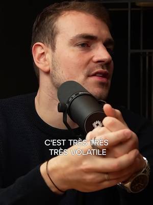 A post by @powerhasheur on TikTok caption: "Le Bitcoin est trop volatile, on ne peut pas le comparer à l'or !" C'est vrai, Bitcoin est très volatile, mais sa proposition de valeur et la révolution qu'il incarne ne peuvent pas être résumés par son prix à un instant t. Bitcoin est l'or numérique. #bitcoin #cryptos #cryptomonnaies #hasheur