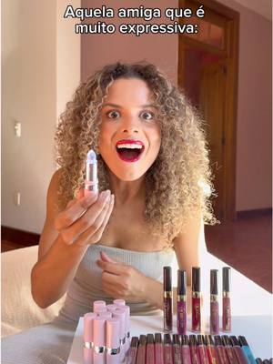 A post by @larissagloor on TikTok caption: Tá sempre estampado no rosto o que ela tá pensando kkkkk A Promoção Festa do Batom da @Avon Brasil tá recheada de prêmios incríveis, são mil maletas recheadas de make, 10 prêmios de R$10 mil reais e até uma casa! Para participar é bem fácil: é só comprar batons Avon pelo site ou com uma Consultora de Beleza. Abriu o batom e achou o batom iluminado, sucesso, você ganhou! Quer dizer, quanto mais batons você compra, mais chances você tem de ganhar 🩷 #FestaDoBatomAvon 