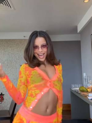 A post by @emiliamernes on TikTok caption: #BundaChallenge 🍑🍑🍑🍑 
