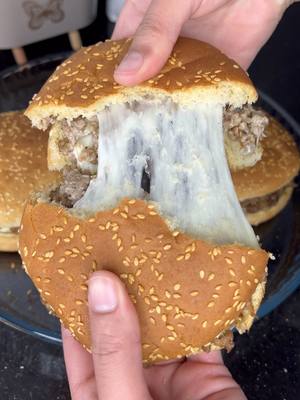A post by @ounwan_elhadga on TikTok caption: سندويشات للغداء في دقائق الا كنتي مشغولة او عيانة جربيهم وردي عليا 😋 #عنوان_الحادكة #شهيوات_رمضانية_مغربية