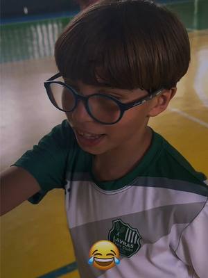 A post by @davizinbastos on TikTok caption: Amassei 2 sósias do reizinho no x1! #reizinho #x1 #provocação 