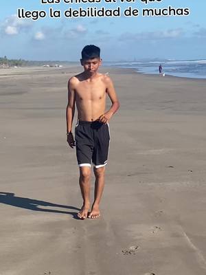 A post by @luisitoeldelplayaazul on TikTok caption: Chicas llegó su debilidad 🤤👻#luisitoplayaazul 