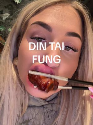 A post by @maggiegoodeill on TikTok caption: Amazing service!! #washingtonstate #washingtoncheck #dintaifung #dintaifungreview #dintaifungmukbang #dintaifungorder #mukbangs #FoodTok 