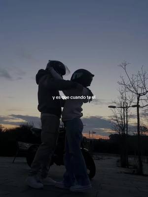 A post by @gloriaaf02 on TikTok caption: #couplegoals #kawasakiz800 #parati #kawasaki #z800 #fyp #agv 
