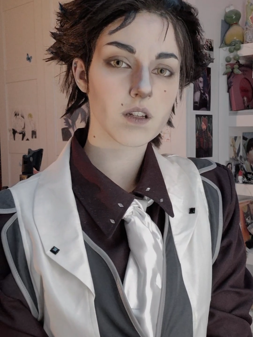 A post by @schneckbert.cosplay on TikTok caption: this is THE s2 Jayvik song to me 😭😭 #viktorarcane #viktorcosplay #viktor #jayvik #arcane #arcanecosplay #CapCut 