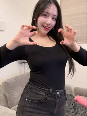 A post by @_chiyuu_ on TikTok caption: みんな黒ヒートテック好きだよね