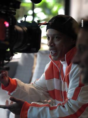 A post by @ronaldinho on TikTok caption: Gravação maneira com a galera da @shopee_br, Ásia e também com minha agência Nooke!!! A campanha já está no ar, corre lá conferir galera 🎬🤙🏾