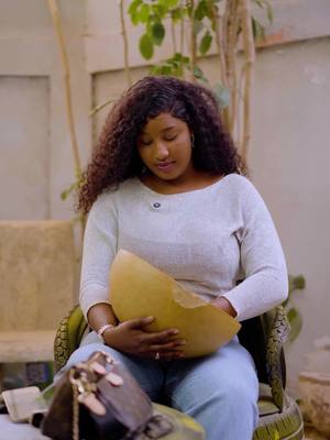 A post by @latzodoze1 on TikTok caption: La fin 🤣  https://chat.whatsapp.com/JUGeLxqmCw48N2JGEqFHnC  vaisselle you bakh liens whatssap bi mongi si bio tiktok bi @khadimbamba @bb.remv622  #humour #viral_video 