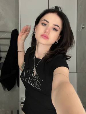 A post by @diana_aster on TikTok caption: Артикул на WB 303240677 Ozon 1787329551 Энзимная пудра - настоящий детокс для кожи лица. Маска из энзимной пудры вычищает грязь в порах, осветляет черные точки, убирает шелушения, поэтому выравнивается тон кожи, за счет чего появляется такое красивое, естественное сияние на лице ✨