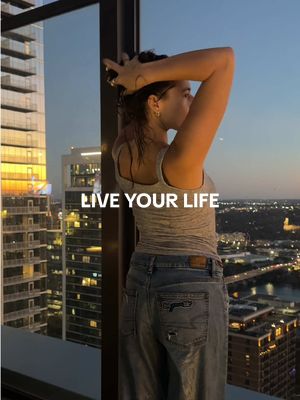 A post by @tiannarobillard on TikTok caption: Dream Big. HAVE FUN. 𝐥𝐢𝐯𝐞 𝒚𝒐𝒖𝒓 𝐥𝐢𝐟𝐞® 🗣️ 📣 @American Eagle #AEPartner #AEJeans